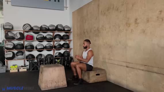 پرش روی جعبه از حالت نشسته