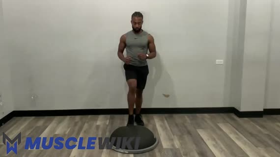 ضربه پنجه پا روی توپ بوسو